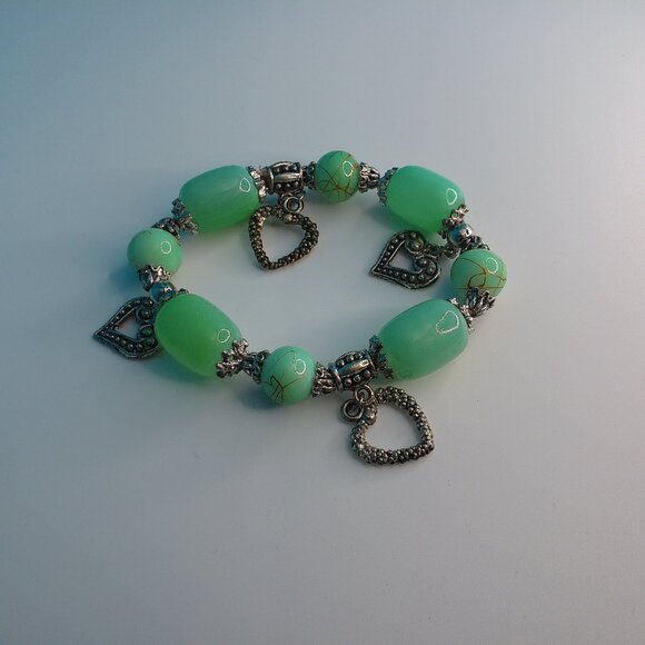 Women's Green Clear Crystal beaded Bracelet, with little silver hearts - Picture 8 of 8